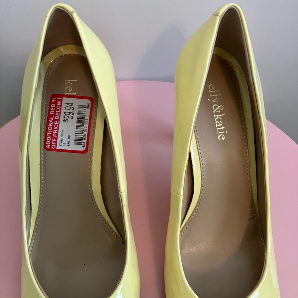 Kelly & Katie Yellow Heels - Picture 4 of 10